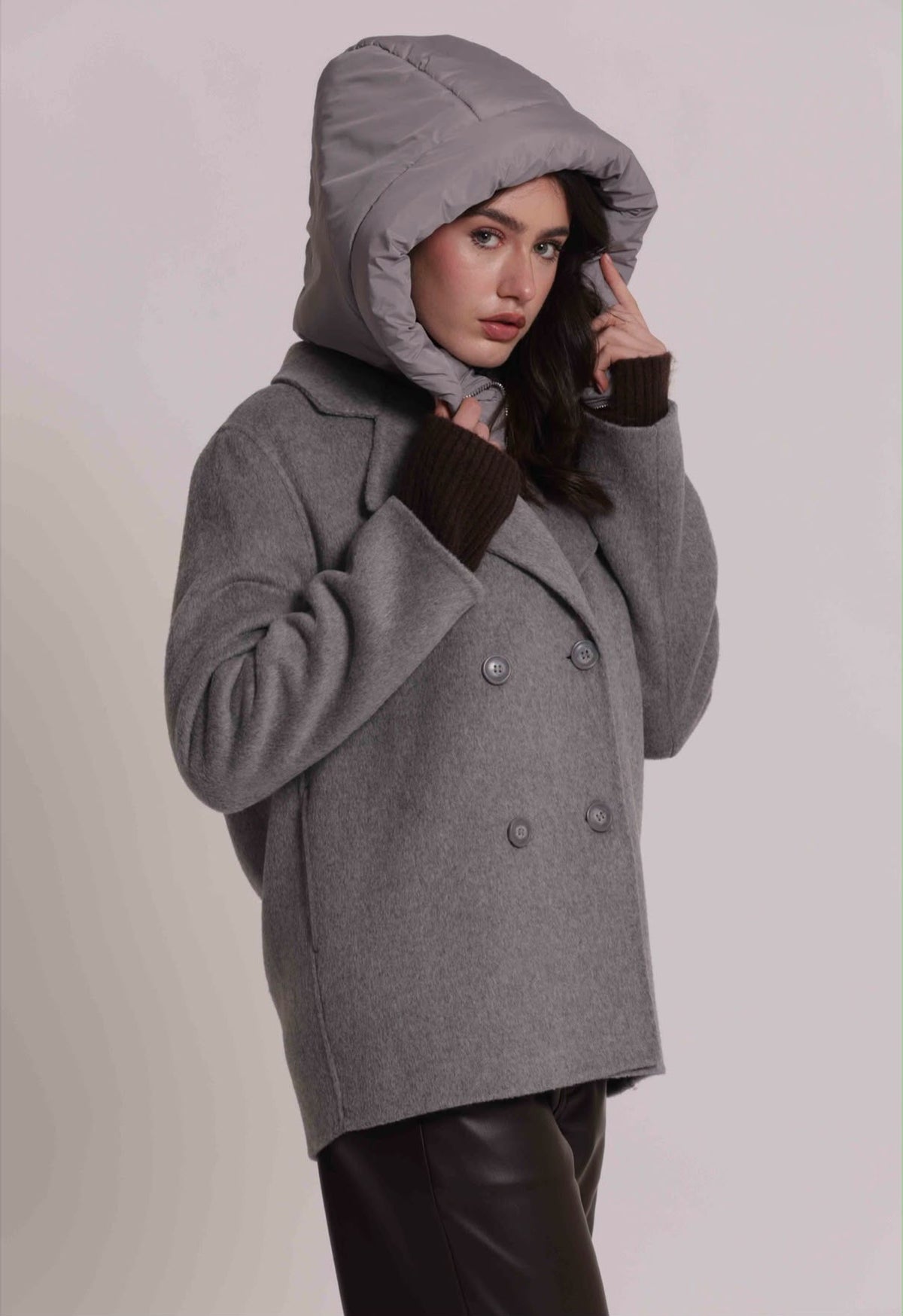 CAPPOTTO CORTO CON DETTAGLIO PIUMINO RIMOVIBILE