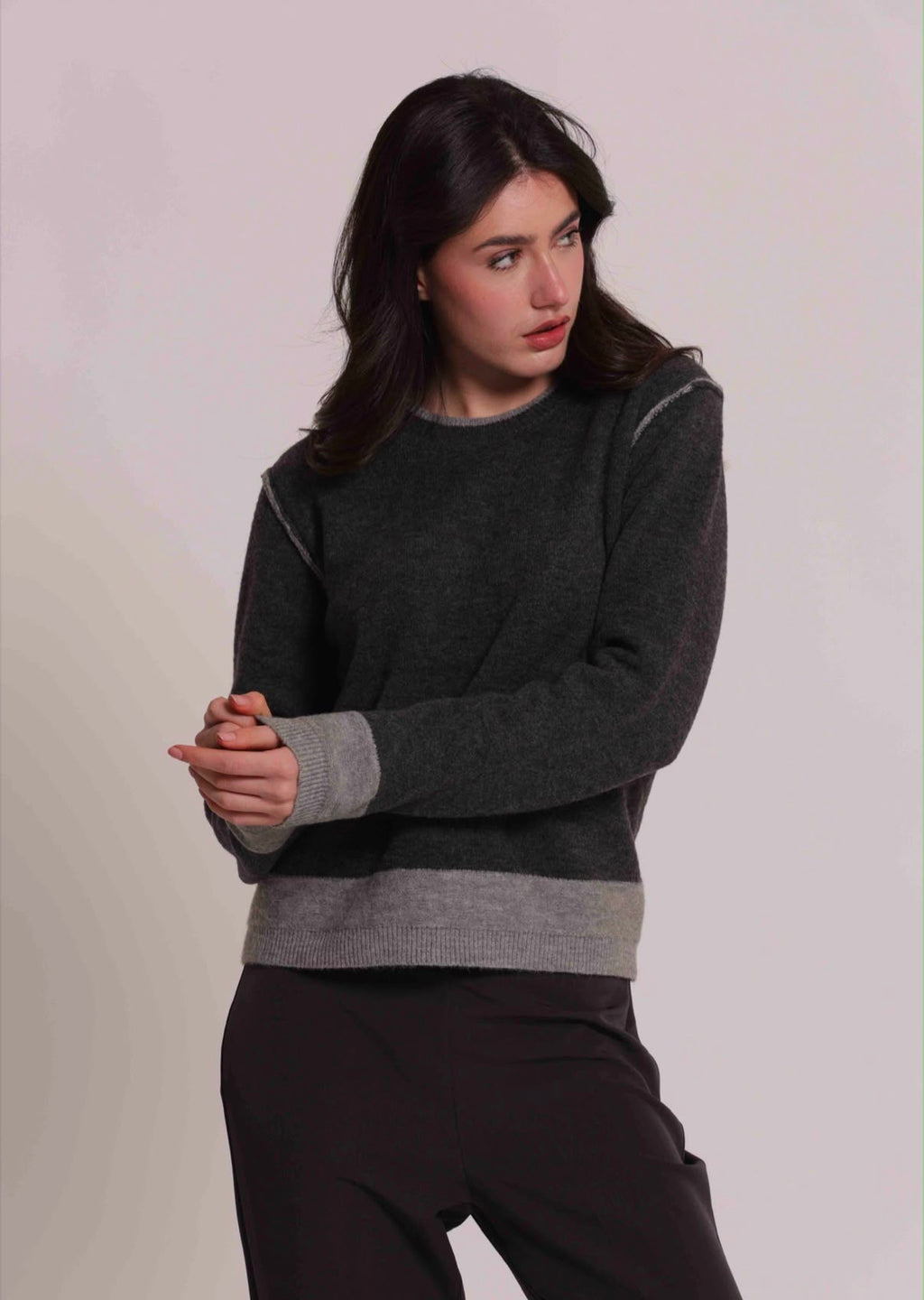 MAGLIA SCOLLO TONDO CON CONTRASTI- MIMI’ MUA’