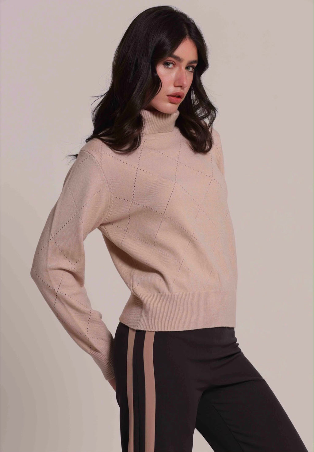 MAGLIA COLLO ALTO CON RICAMO LOSANGHE -MIMI’ MUA’