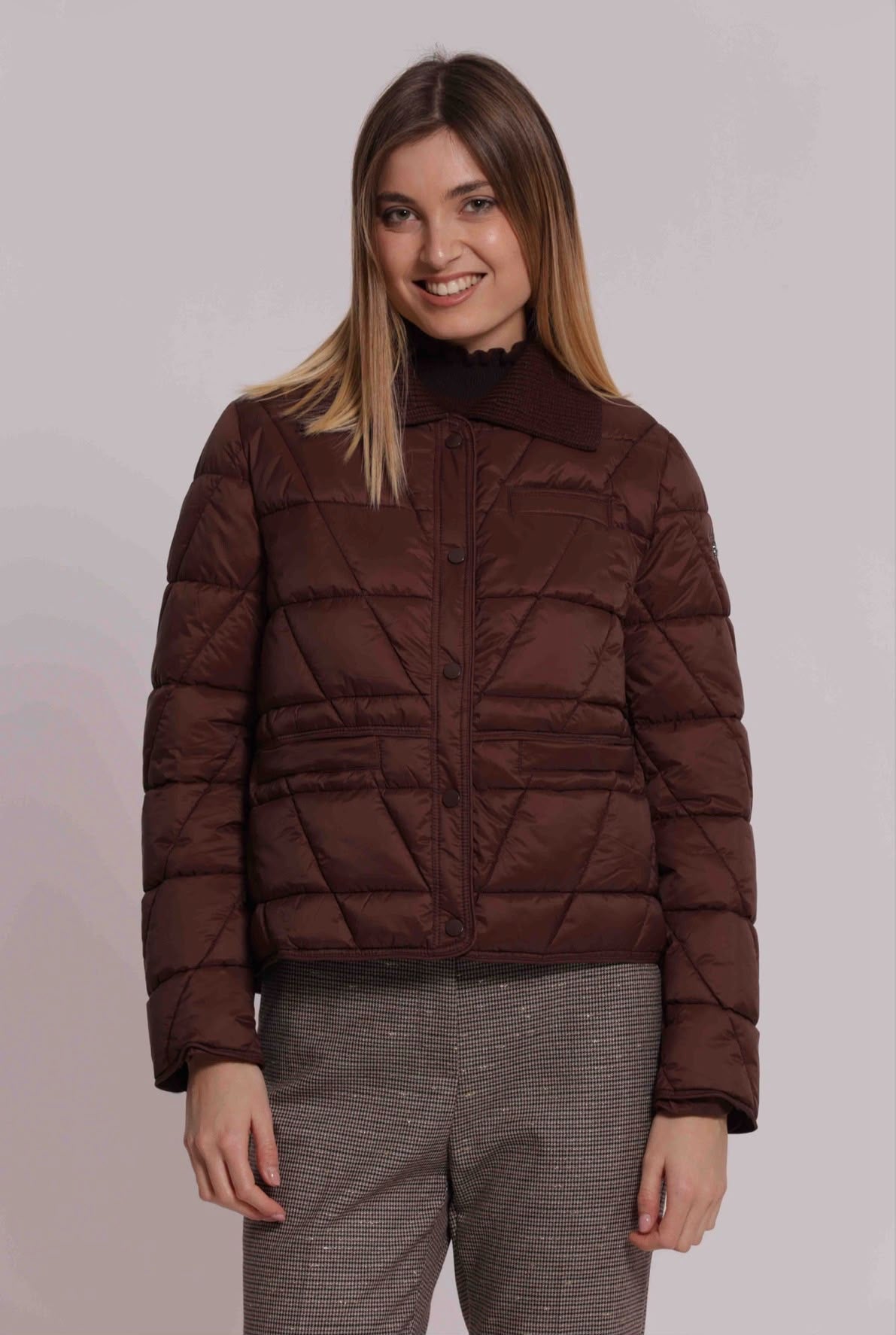 PIUMINO CORTO CON COLLETTO IN MAGLIA cento grammi
