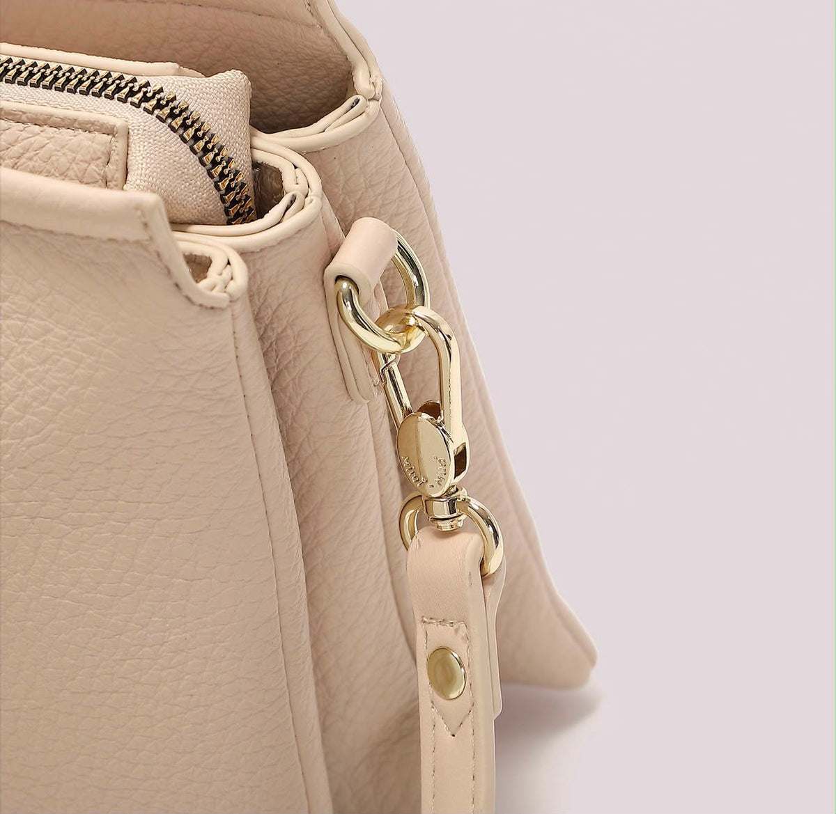 BORSA A TRACOLLA CON DETTAGLIO APPESO- MIMI’ MUA’