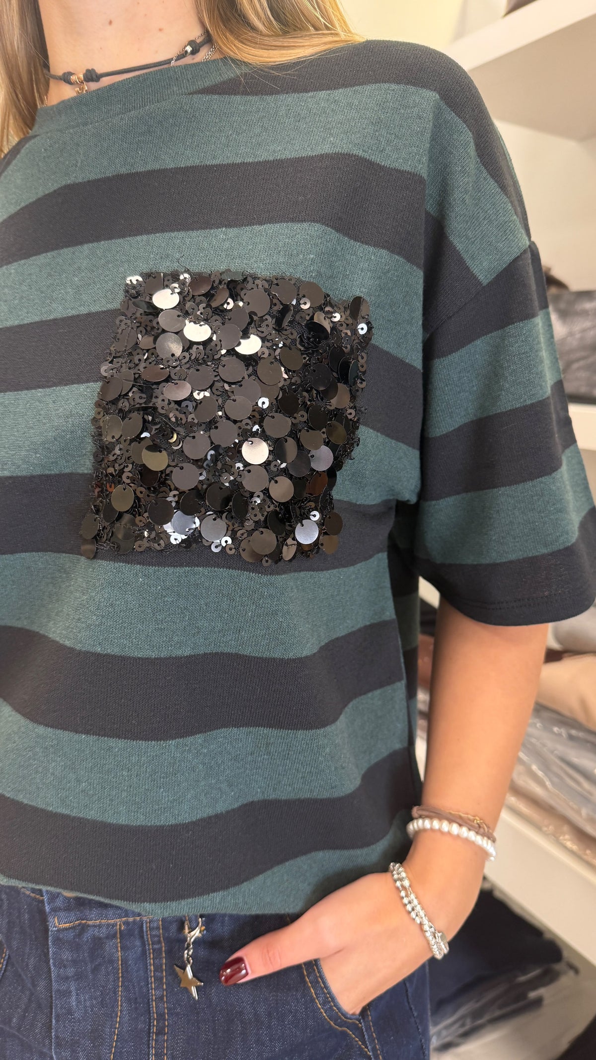 MAGLIA RIGA CON TASCA PAILLETTES a scatoletta