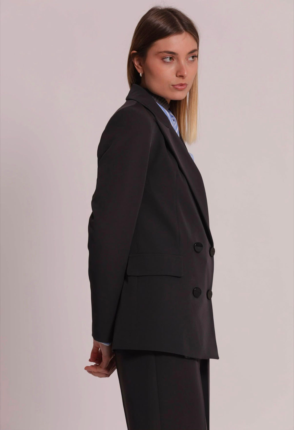 PANTALONE PALAZZO IN TESSUTO TECNICO CON ELASTICO SUL RETRO( completo giacca nella categoria blazer/tailleur)- MIMI’ MUA’