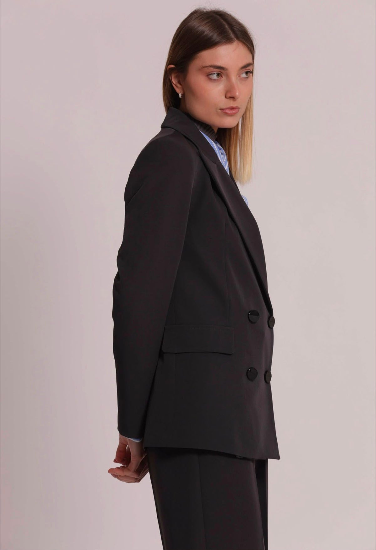 PANTALONE PALAZZO IN TESSUTO TECNICO CON ELASTICO SUL RETRO( completo giacca nella categoria blazer/tailleur)- MIMI’ MUA’