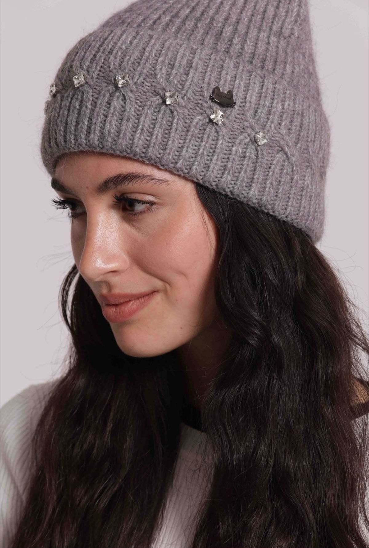 BERRETTO CON STRISCIA  DI STRASS SUL RISVOLTO