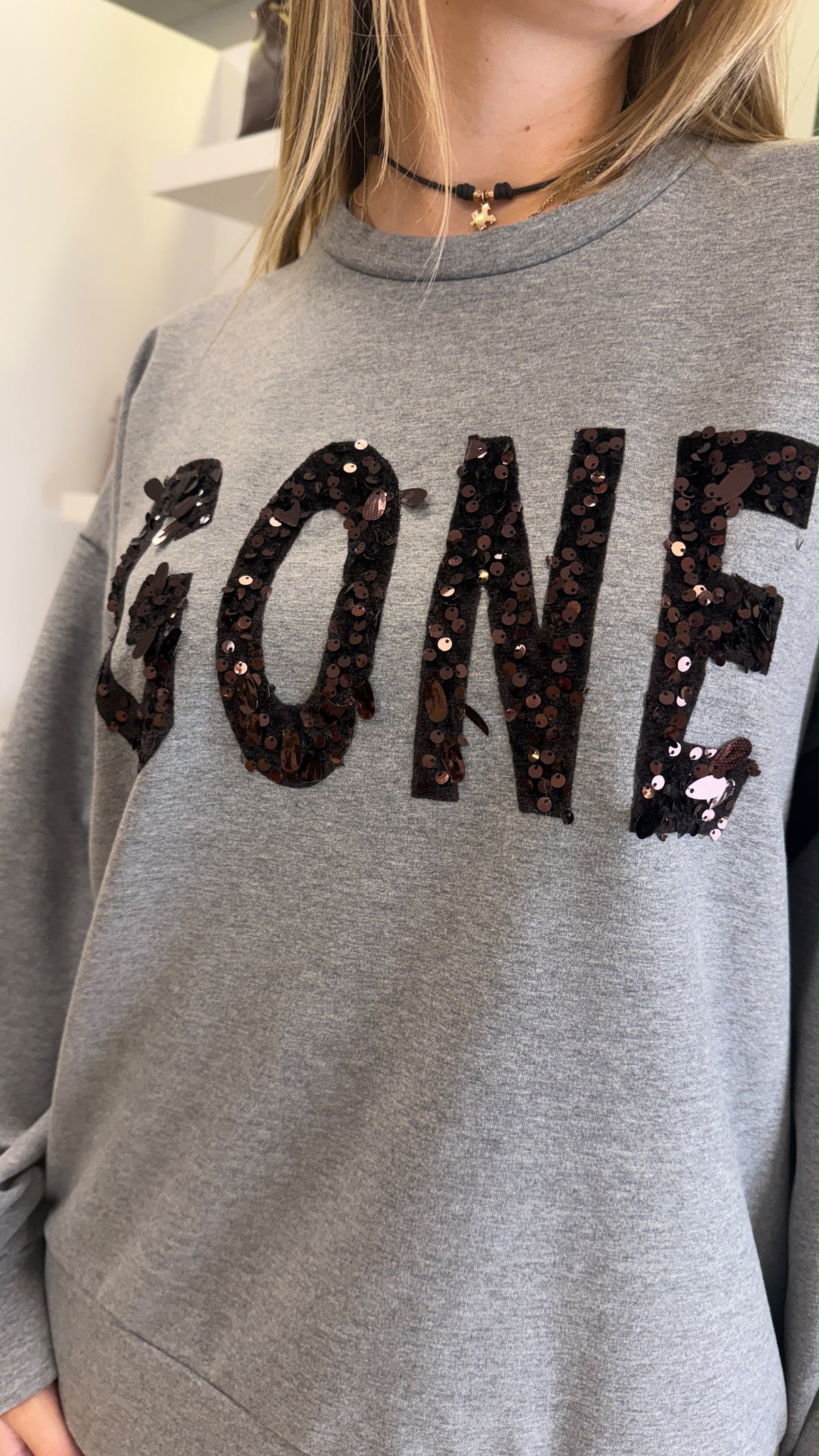 FELPA CON SCRITTA IN  PAILLETTES