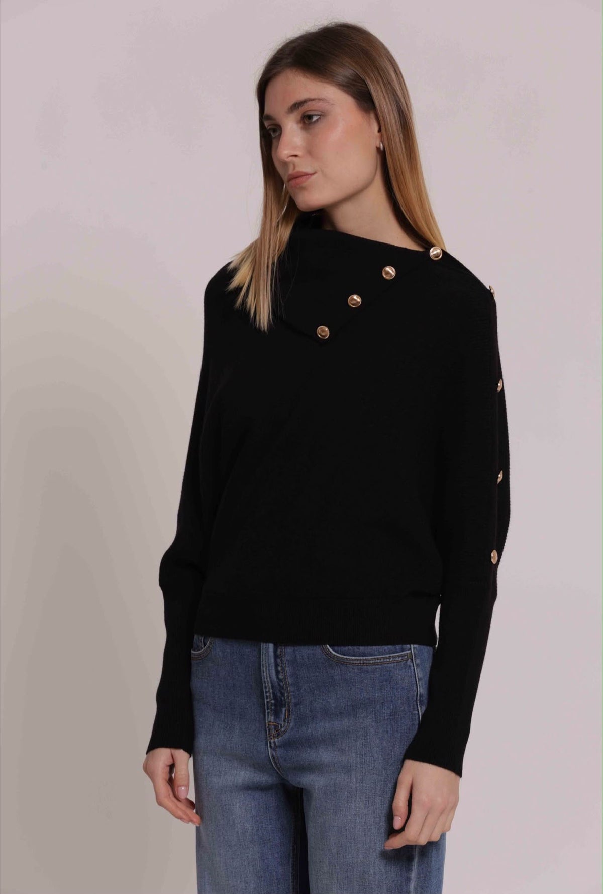 MAGLIA COLLO ALTO CON BOTTONI