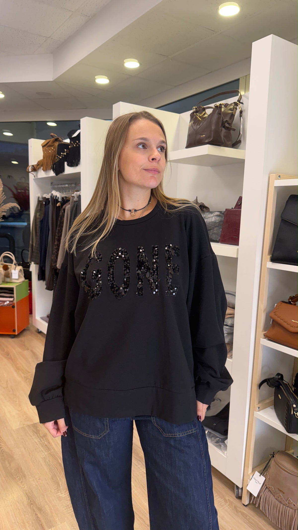 FELPA CON SCRITTA IN  PAILLETTES