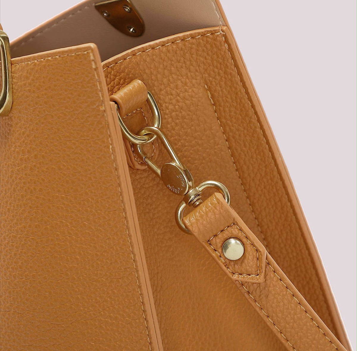 BORSA SHOPPING CON DETTAGLI SATINATI