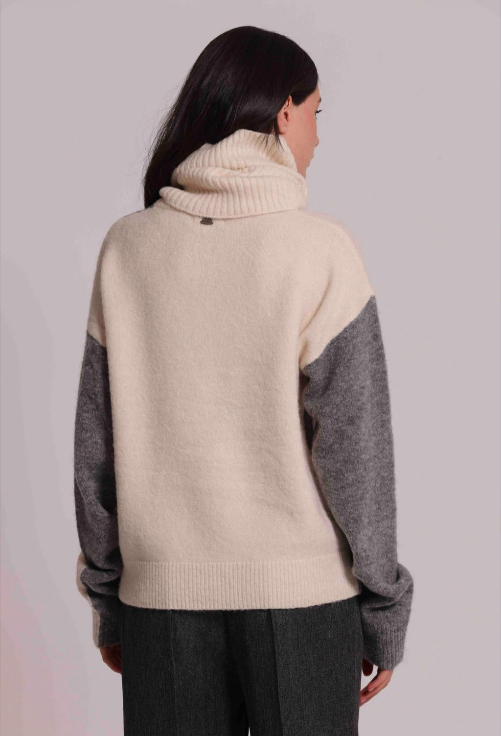 MAGLIA SCOLLO TONDO CON GIOCO BICOLORE- MIMI’ MUA’