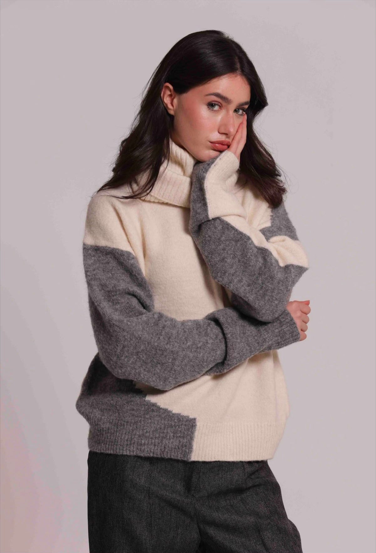 MAGLIA SCOLLO TONDO CON GIOCO BICOLORE- MIMI’ MUA’