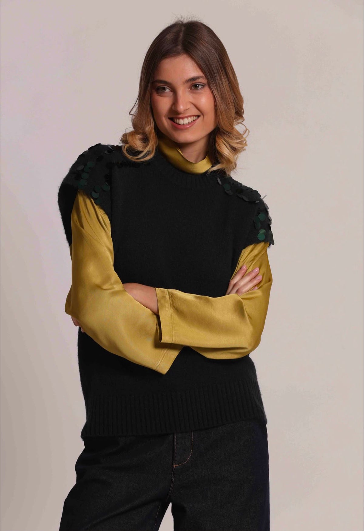 MAGLIA SMANICATA CON PAILLETTES SU SPALLE -MIMI’ MUA’