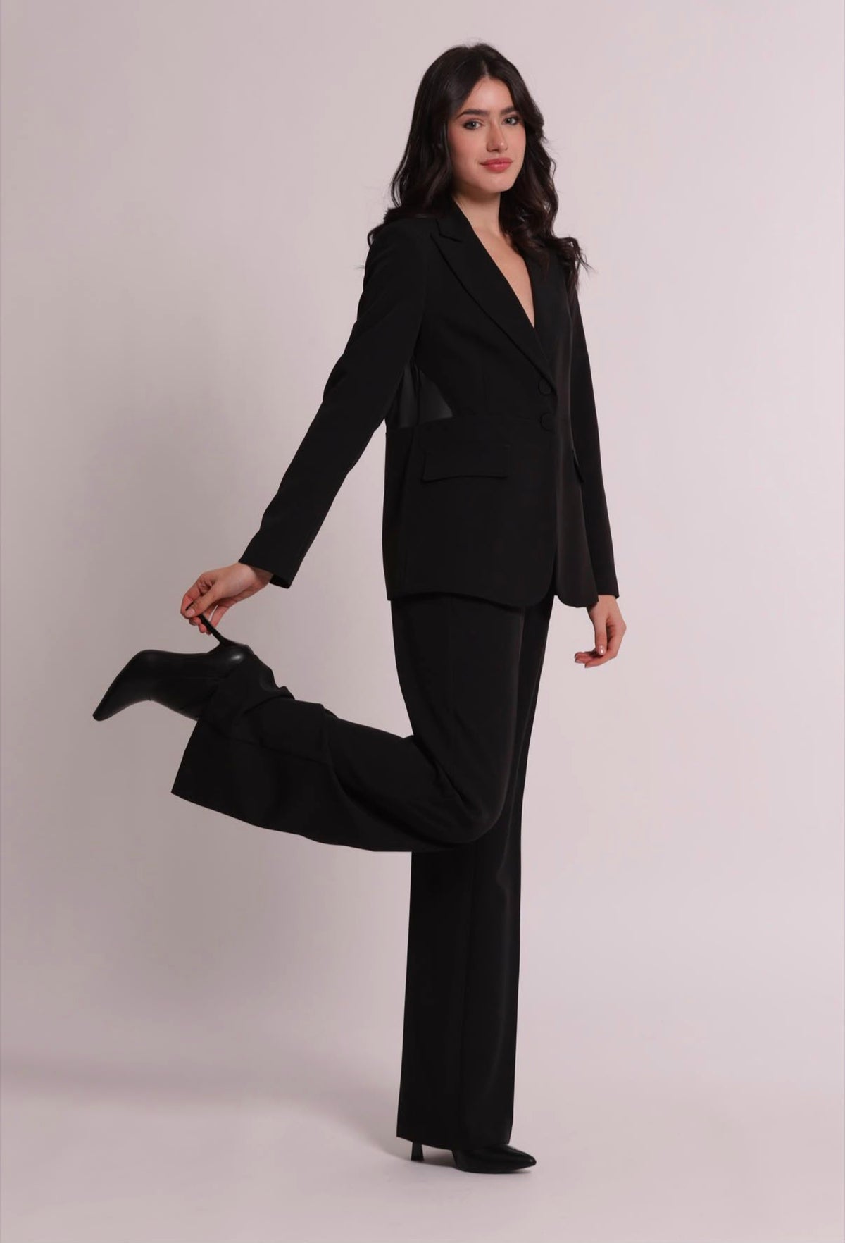 PANTALONE PALAZZO IN TESSUTO TECNICO CON ELASTICO SUL RETRO( completo giacca nella categoria blazer/tailleur)- MIMI’ MUA’