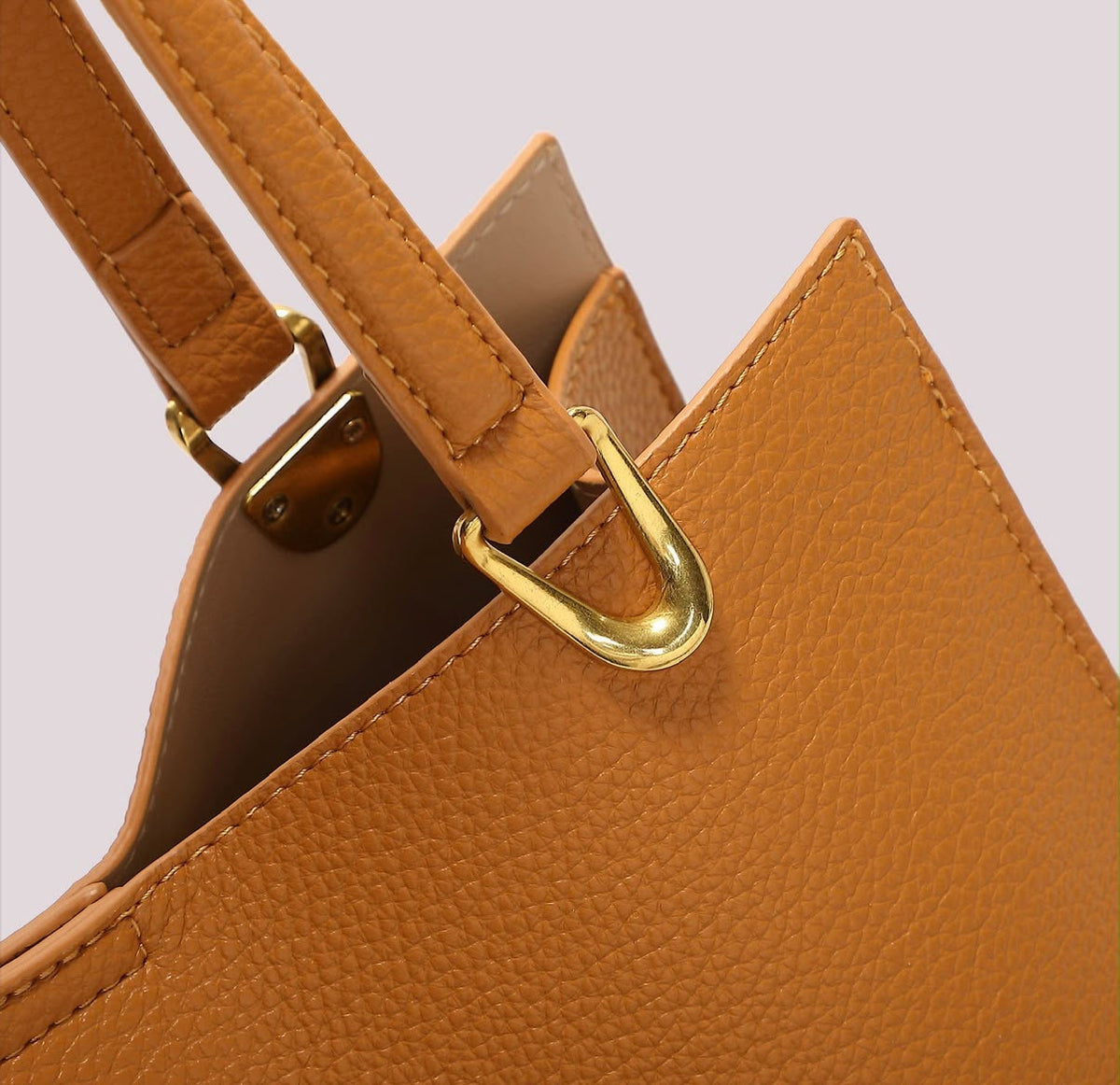 BORSA SHOPPING CON DETTAGLI SATINATI