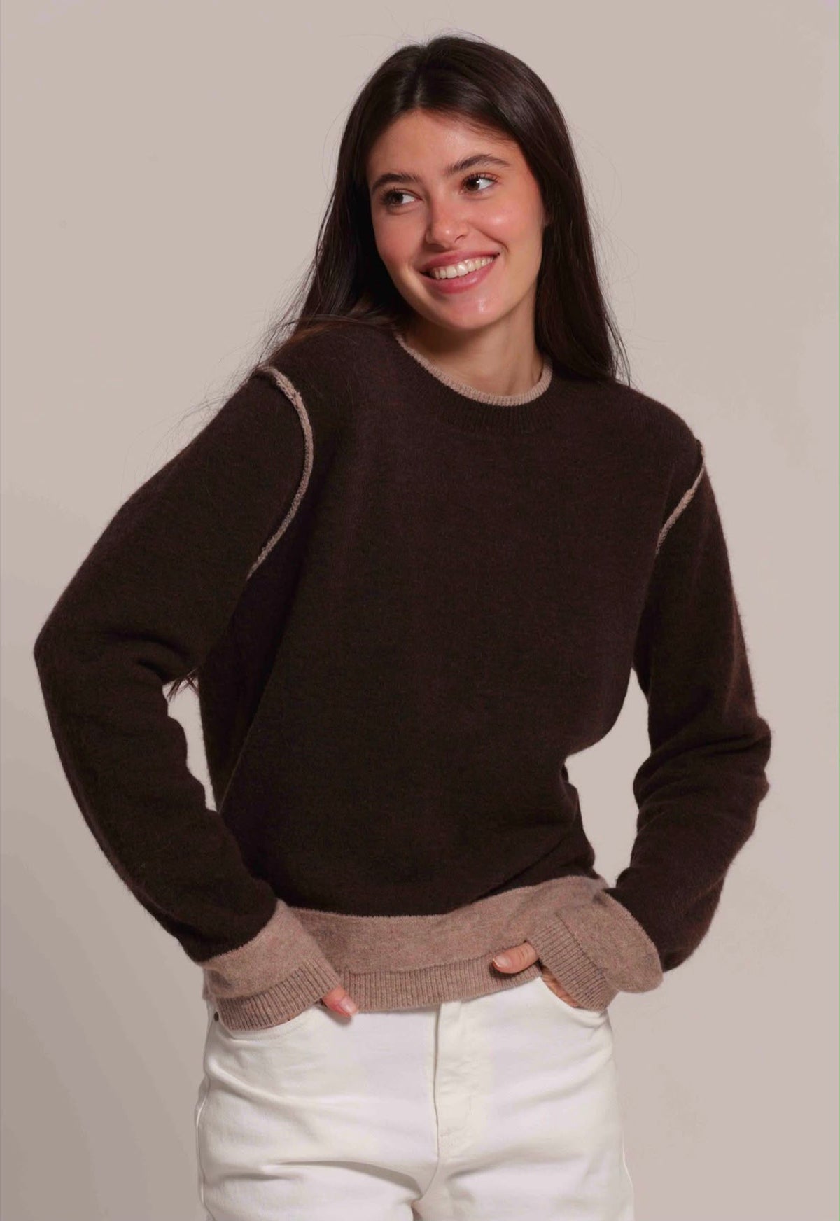 MAGLIA SCOLLO TONDO CON CONTRASTI- MIMI’ MUA’