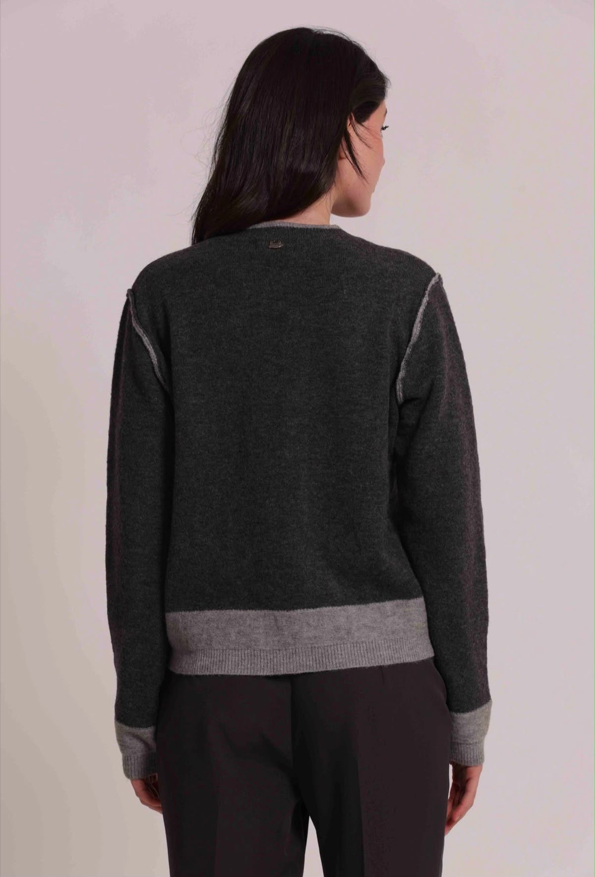 MAGLIA SCOLLO TONDO CON CONTRASTI- MIMI’ MUA’