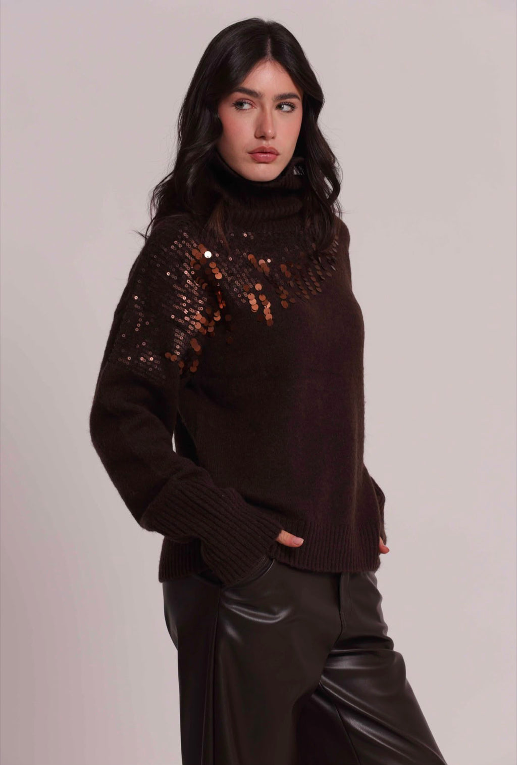 MAGLIA COLLO ALTO CON CASCATE DI PAILLETTES- MIMI’ MUA’