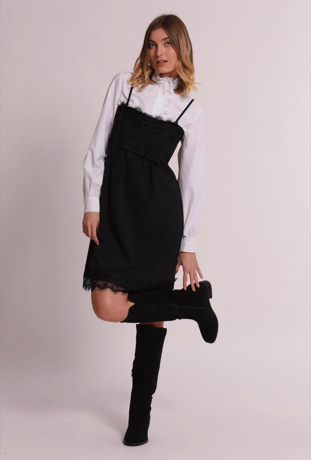 ABITO CORTO CON PIZZO E FIOCCO- MIMI’ MUA’