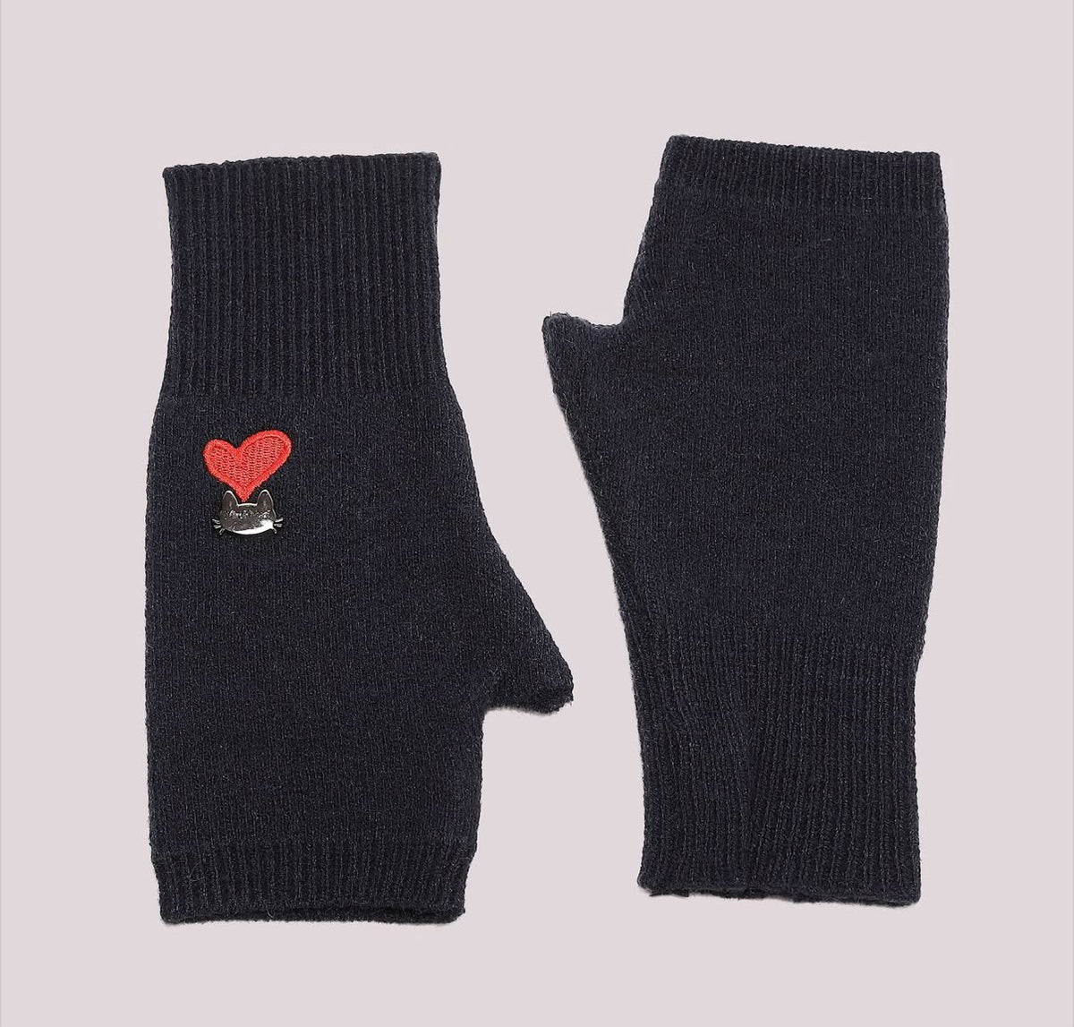 GUANTI CON CUORE RICAMATO- completo con berretto e sciarpa nella categoria accessori