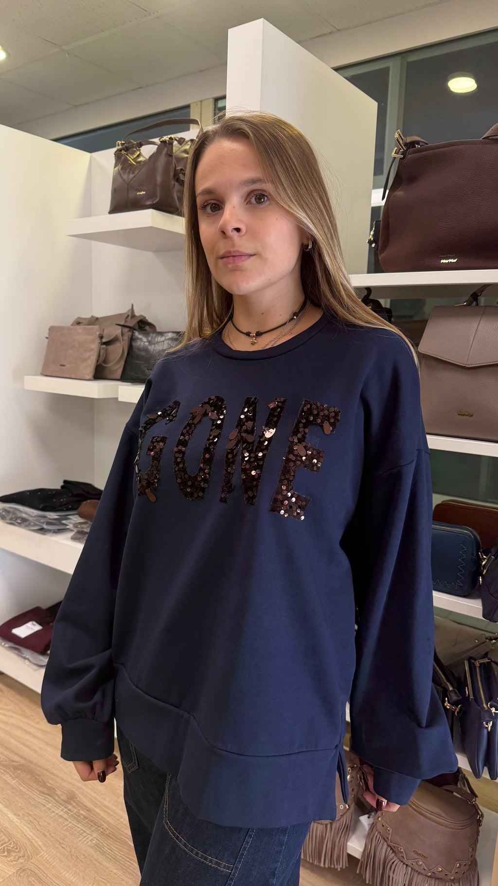 FELPA CON SCRITTA IN  PAILLETTES