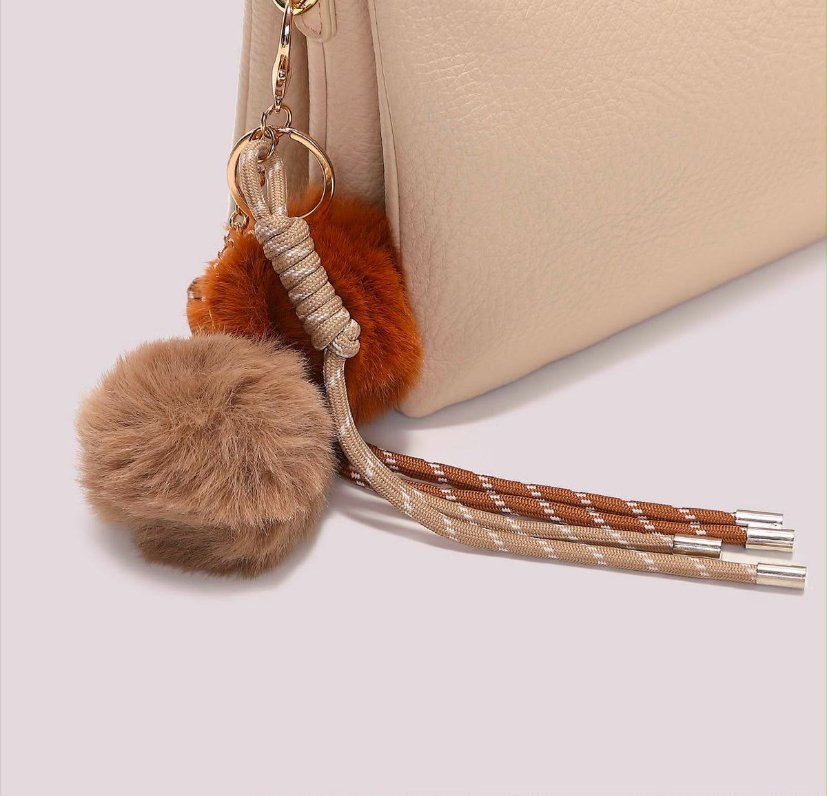BORSA A TRACOLLA CON DETTAGLIO APPESO- MIMI’ MUA’