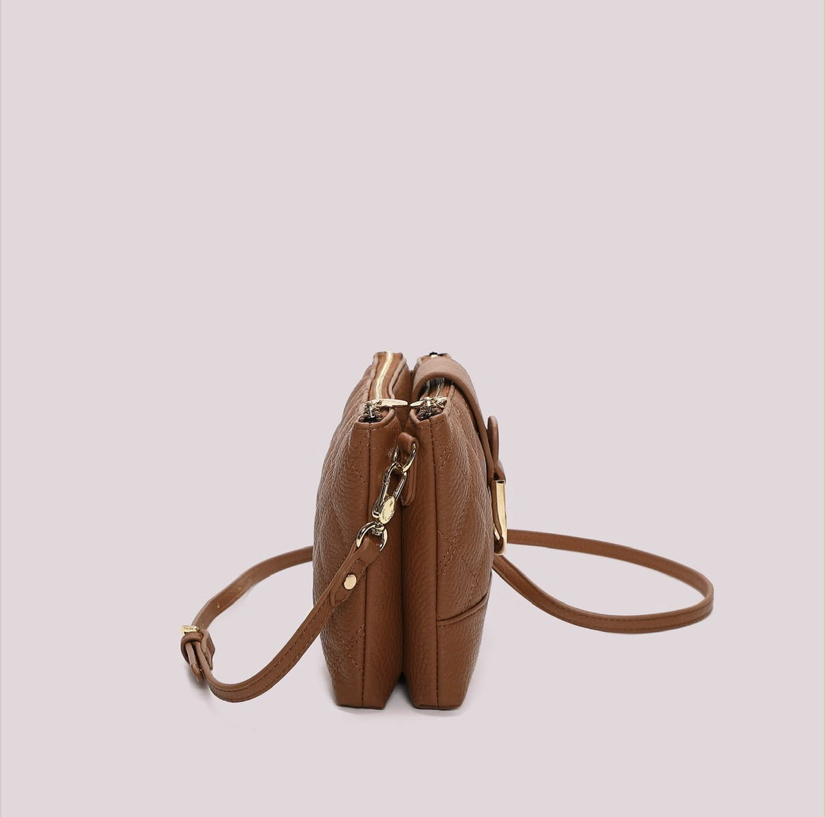 BORSA A TRACOLLA TRAPUNTATA CON BASE LISCIA