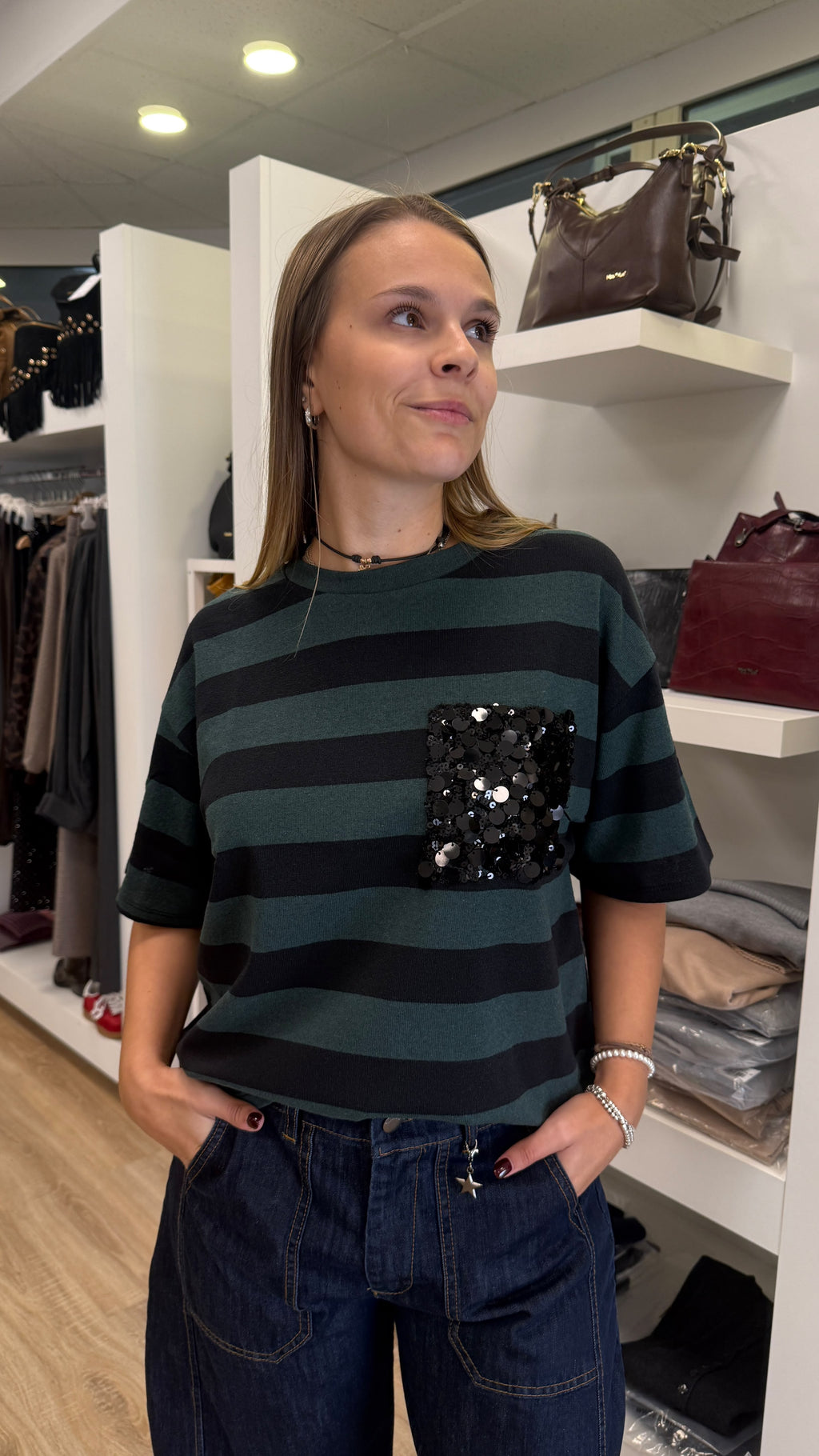 MAGLIA RIGA CON TASCA PAILLETTES a scatoletta