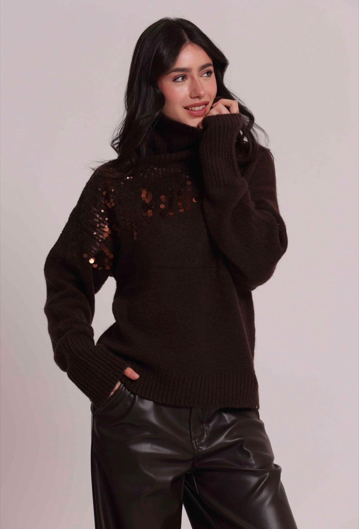 MAGLIA COLLO ALTO CON CASCATE DI PAILLETTES- MIMI’ MUA’
