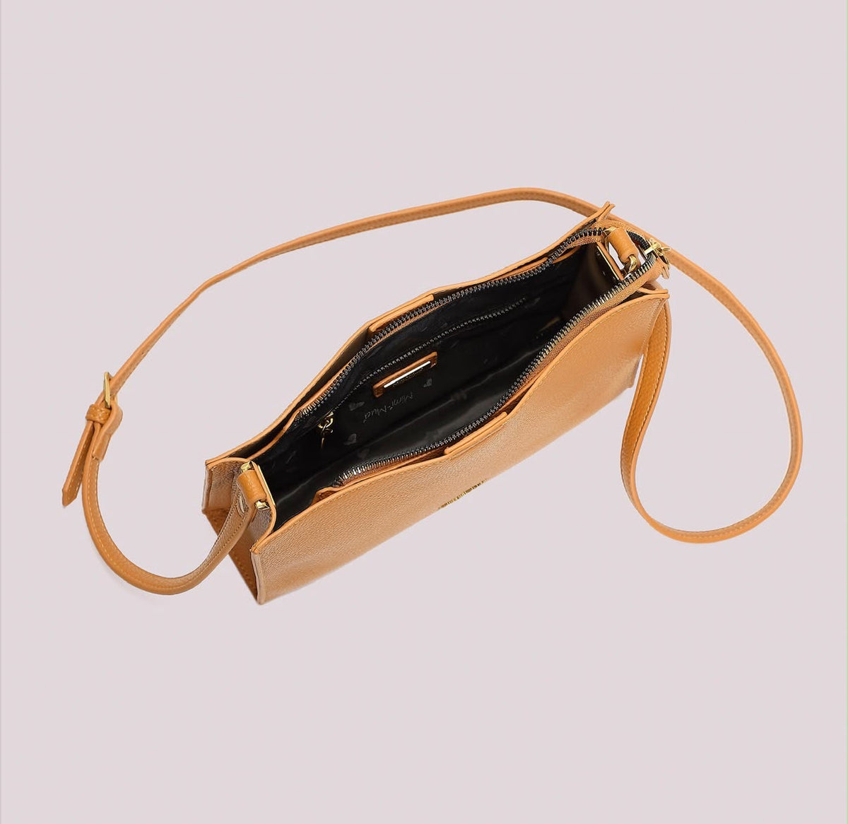 BORSA A TRACOLLA CON DETTAGLI SATINATI
