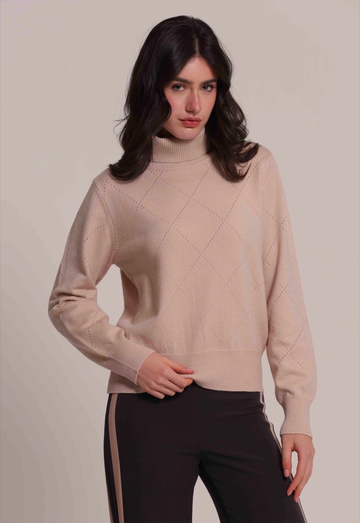 MAGLIA COLLO ALTO CON RICAMO LOSANGHE -MIMI’ MUA’