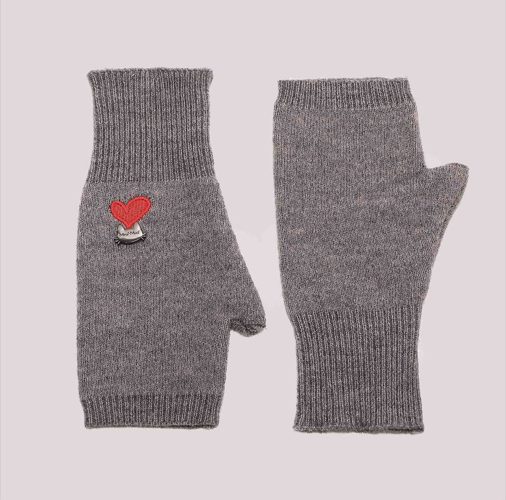 GUANTI CON CUORE RICAMATO- completo con berretto e sciarpa nella categoria accessori