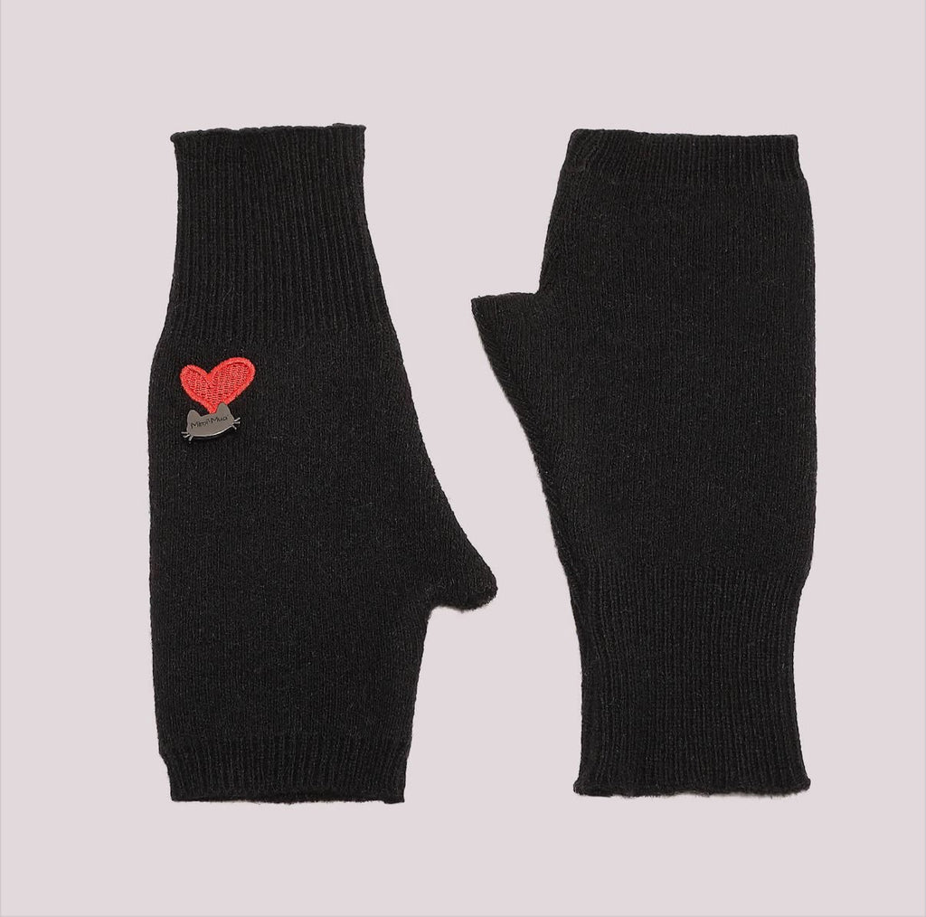 GUANTI CON CUORE RICAMATO- completo con berretto e sciarpa nella categoria accessori