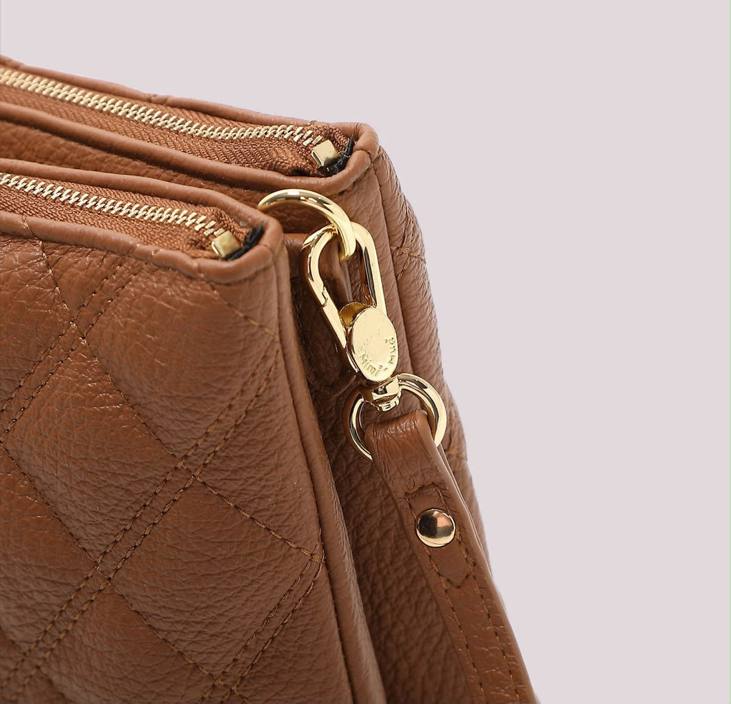 BORSA A TRACOLLA TRAPUNTATA CON BASE LISCIA