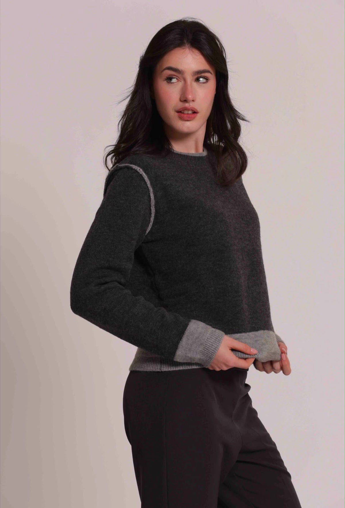 MAGLIA SCOLLO TONDO CON CONTRASTI- MIMI’ MUA’