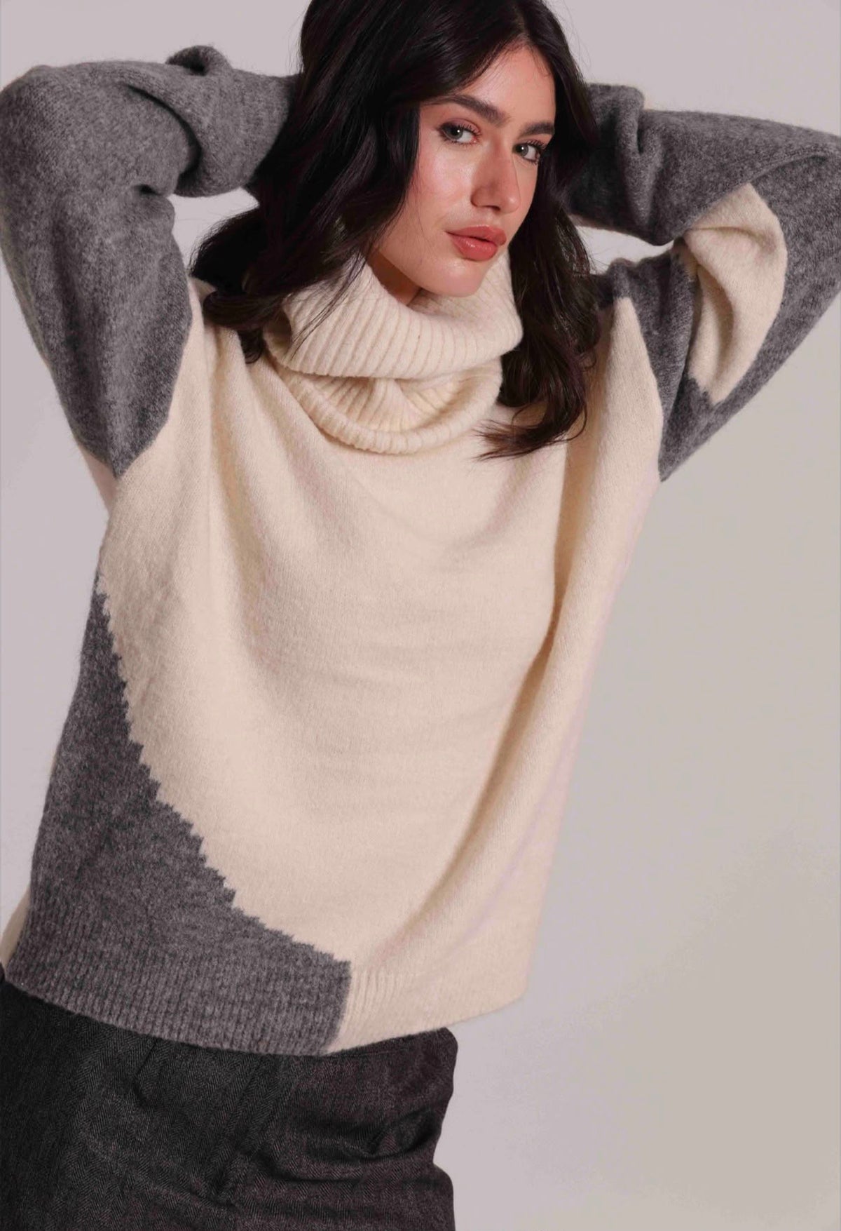 MAGLIA SCOLLO TONDO CON GIOCO BICOLORE- MIMI’ MUA’